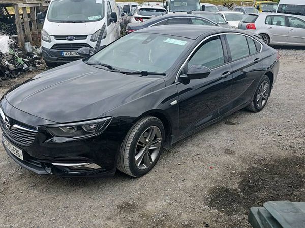 Opel Insignia Hatchback, Diesel, 2021, Black