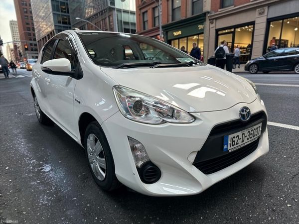 Toyota Aqua Hatchback, Petrol Hybrid, 2016, White