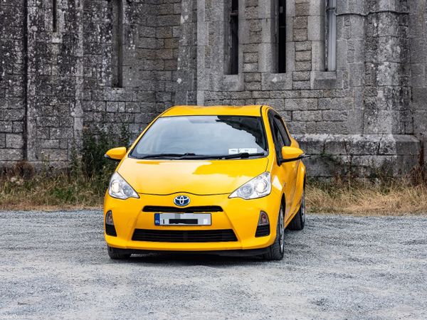 Toyota Aqua Hatchback, Petrol Hybrid, 2014, Yellow