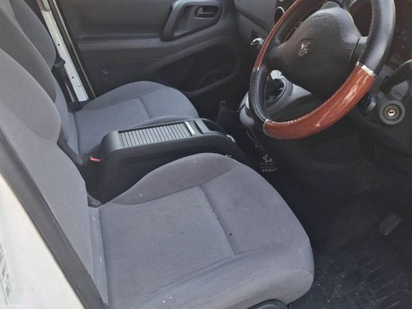 Peugeot Partner MPV, Diesel, 2012, White