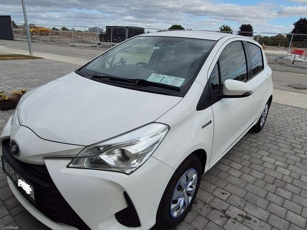 Toyota Vitz Hatchback, Petrol Hybrid, 2017, White