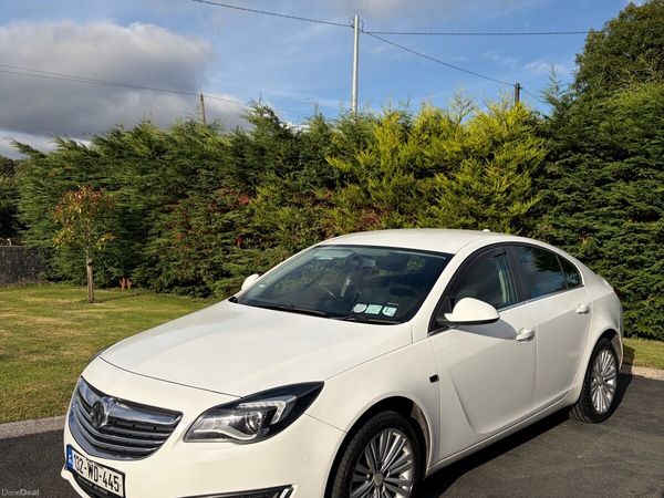 Vauxhall Insignia Hatchback, Diesel, 2013, White