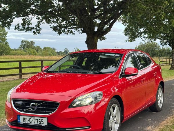 Volvo V40 Hatchback, Petrol, 2015, Red