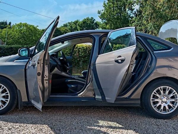 Ford Focus Saloon, Diesel, 2011, Brown