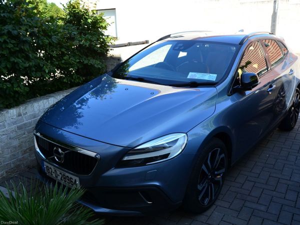 Volvo V40 Hatchback, Petrol, 2018, Blue