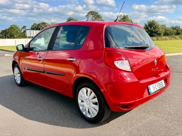 Renault Clio Hatchback, Diesel, 2011, Red