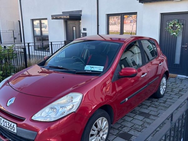 Renault Clio Hatchback, Ethanol Petrol, 2011, Red