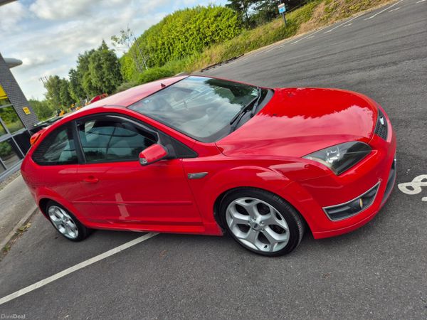 Ford Focus Hatchback, Petrol, 2008, Red