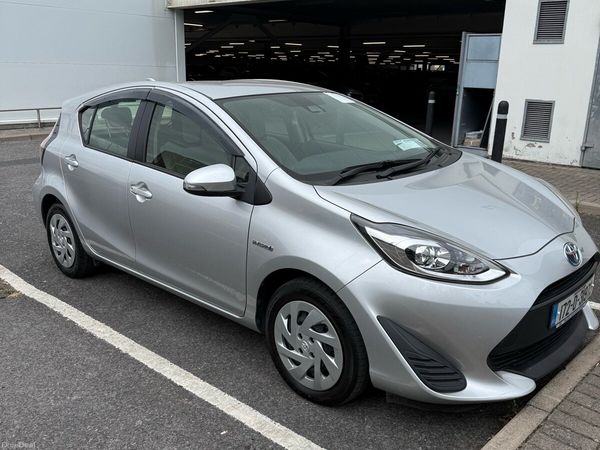 Toyota Aqua Hatchback, Petrol Hybrid, 2017, Silver