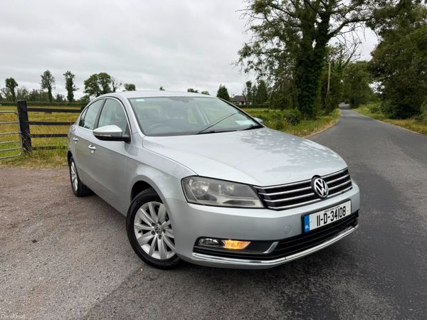 Volkswagen Passat Saloon, Diesel, 2011, Silver