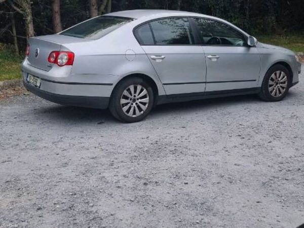 Volkswagen Passat Saloon, Diesel, 2010, Silver