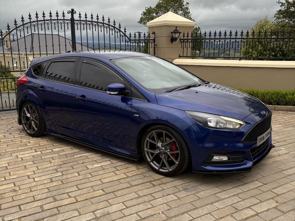 Ford Focus Hatchback, Petrol, 2017, Blue