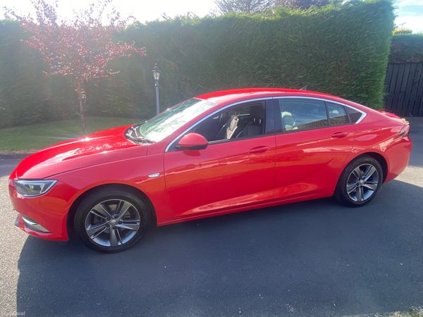 Opel Insignia Hatchback, Diesel, 2019, Red