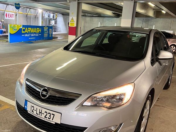 Opel Astra MPV, Diesel, 2012, Silver