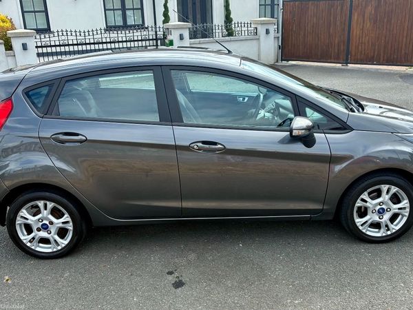 Ford Fiesta Hatchback, Petrol, 2016, Grey