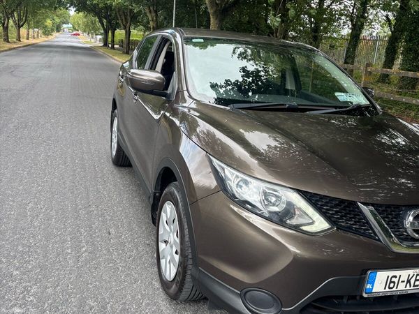Nissan Qashqai Hatchback, Diesel, 2016, Brown