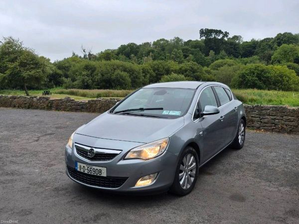 Vauxhall Astra Hatchback, Diesel, 2011, Silver