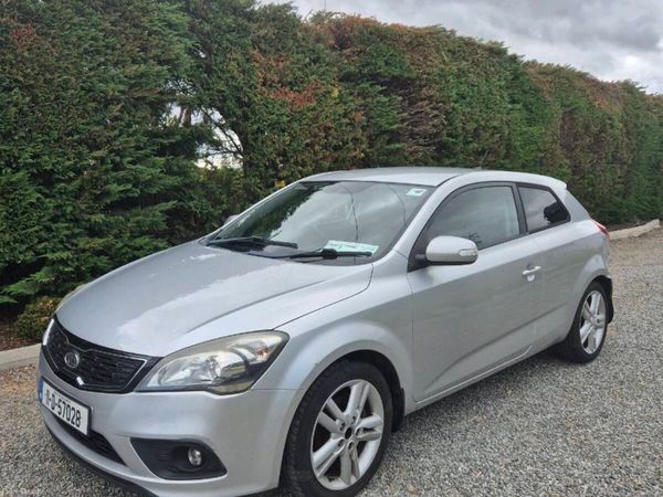 Kia Ceed Hatchback, Diesel, 2011, Silver