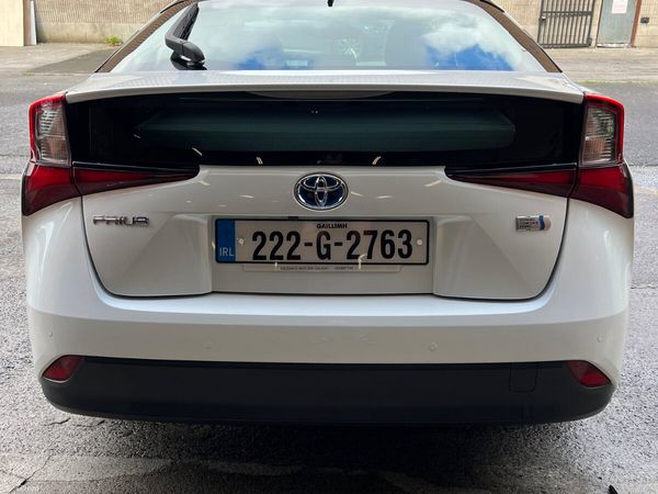 Toyota Prius Hatchback, Petrol Hybrid, 2022, White