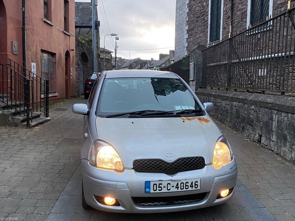 Toyota Yaris Hatchback, Petrol, 2005, Silver