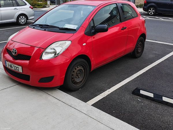 Toyota Yaris Hatchback, Petrol, 2011, Red