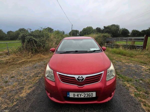 Toyota Avensis Saloon, Diesel, 2011, Red