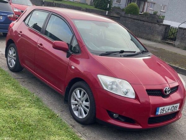 Toyota Auris Hatchback, Diesel, 2009, Red