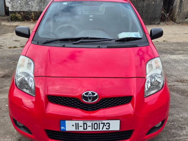 Toyota Yaris Hatchback, Petrol, 2011, Red