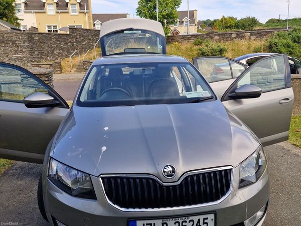 Skoda Octavia Saloon, Diesel, 2017, Beige