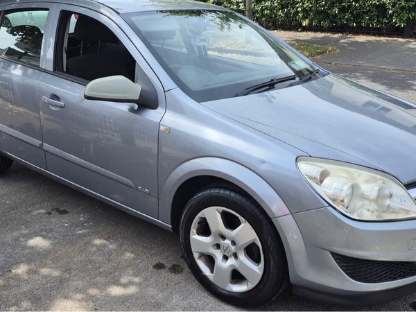 Opel Astra Hatchback, Petrol, 2008, Silver