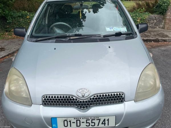Toyota Yaris Hatchback, Petrol, 2001, Silver