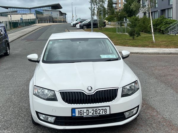 Skoda Octavia Saloon, Diesel, 2016, White