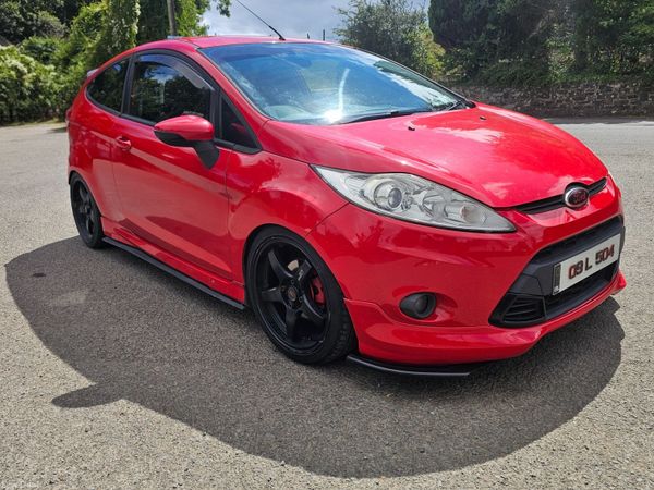 Ford Fiesta Hatchback, Petrol, 2009, Red