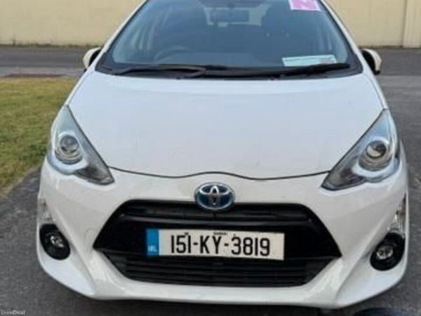 Toyota Aqua Hatchback, Petrol Hybrid, 2015, White