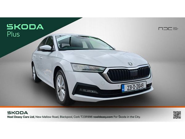 Skoda Octavia Saloon, Diesel, 2023, White