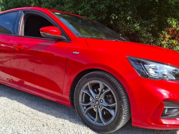 Ford Focus Hatchback, Petrol Hybrid, 2021, Red