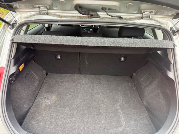Toyota Auris Hatchback, Diesel, 2013, Grey