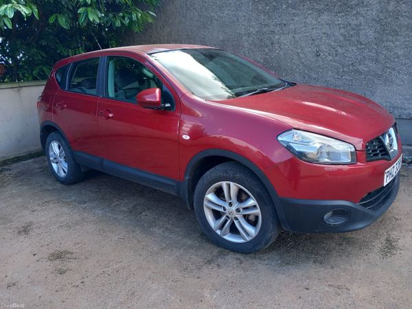 Nissan Qashqai SUV, Diesel, 2012, Red