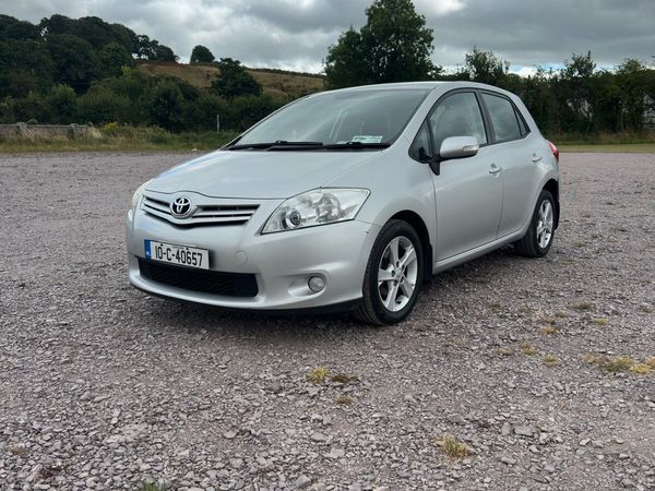 Toyota Auris Hatchback, Diesel, 2010, Silver