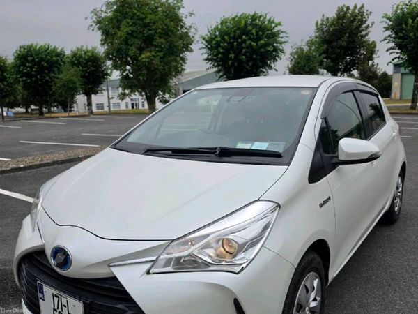 Toyota Vitz Hatchback, Petrol Hybrid, 2017, White
