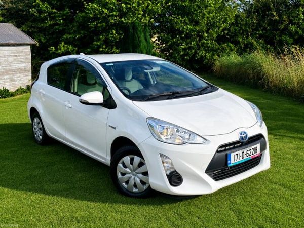 Toyota Aqua Hatchback, Petrol Hybrid, 2017, White
