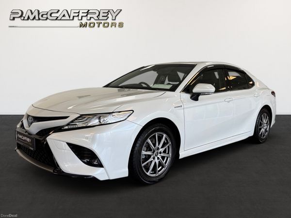 Toyota Camry Saloon, Petrol Hybrid, 2019, White