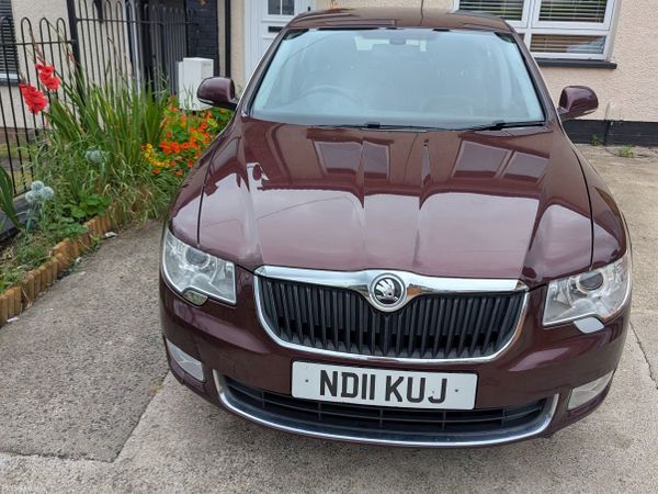 Skoda Superb Hatchback, Diesel, 2011, Red
