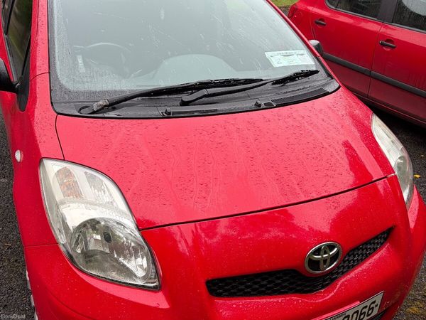 Toyota Yaris Hatchback, Petrol, 2009, Red