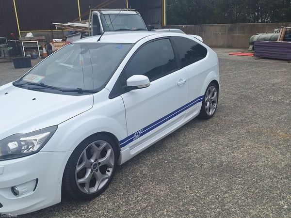 Ford Focus Hatchback, Petrol, 2011, White
