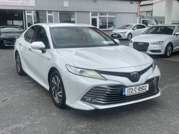 Toyota Camry Saloon, Petrol Hybrid, 2017, White