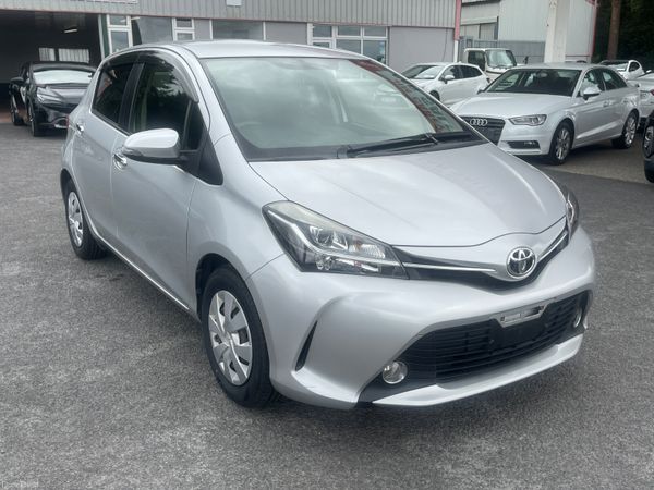 Toyota Yaris Hatchback, Petrol, 2016, Silver