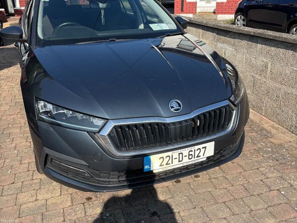 Skoda Octavia Saloon, Diesel, 2022, Grey