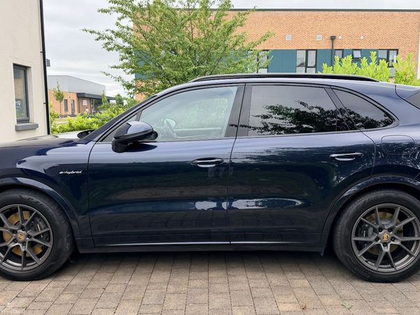 Porsche Cayenne SUV, Petrol Plug-in Hybrid, 2024, Blue