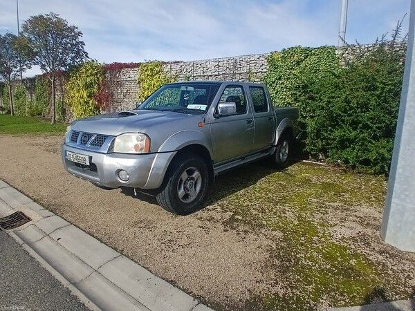 Nissan Navara Crew Cab, Diesel, 2002, Silver
